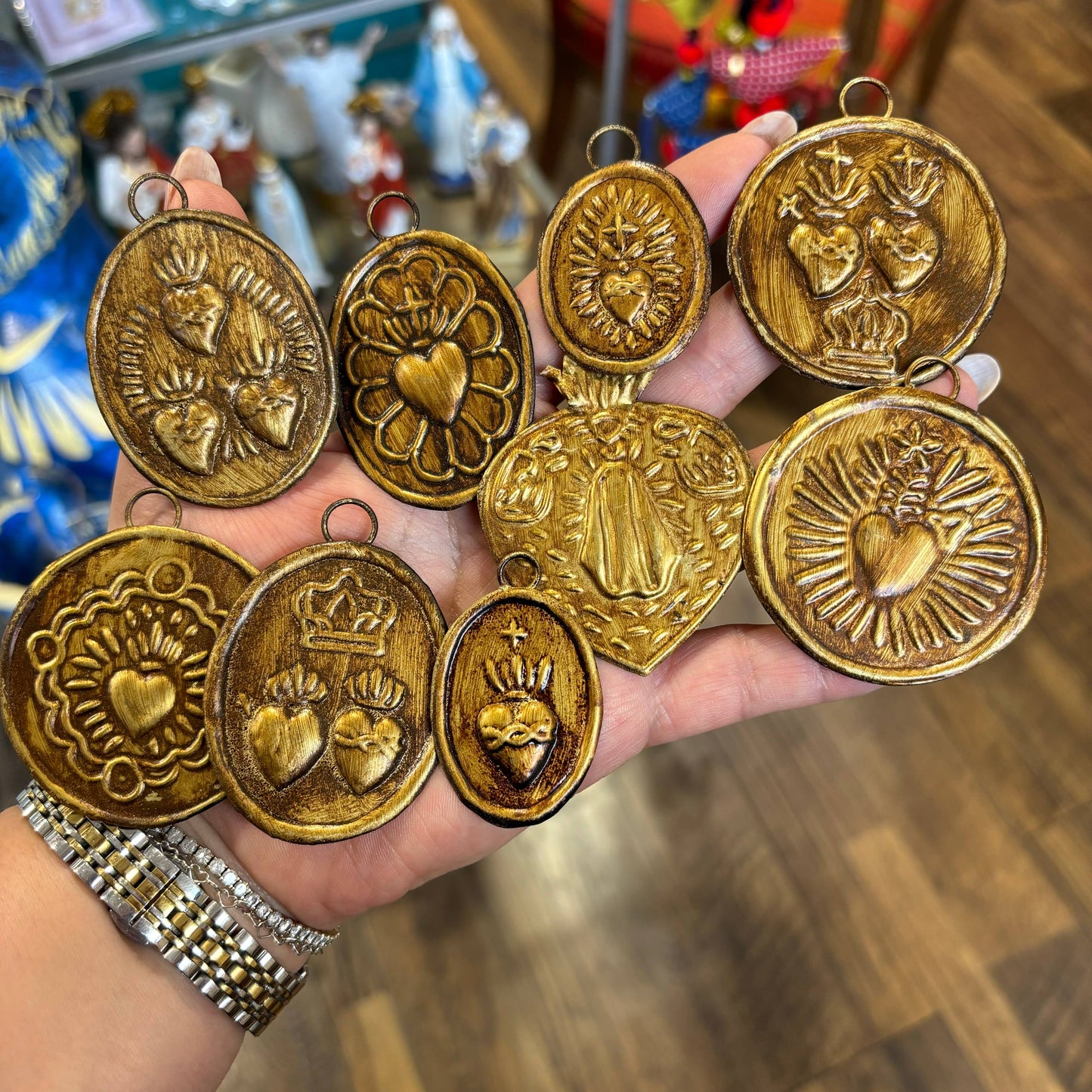 Brass Medallions: Round Flower Heart