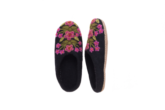 Secret Garden Slippers: Black / Small