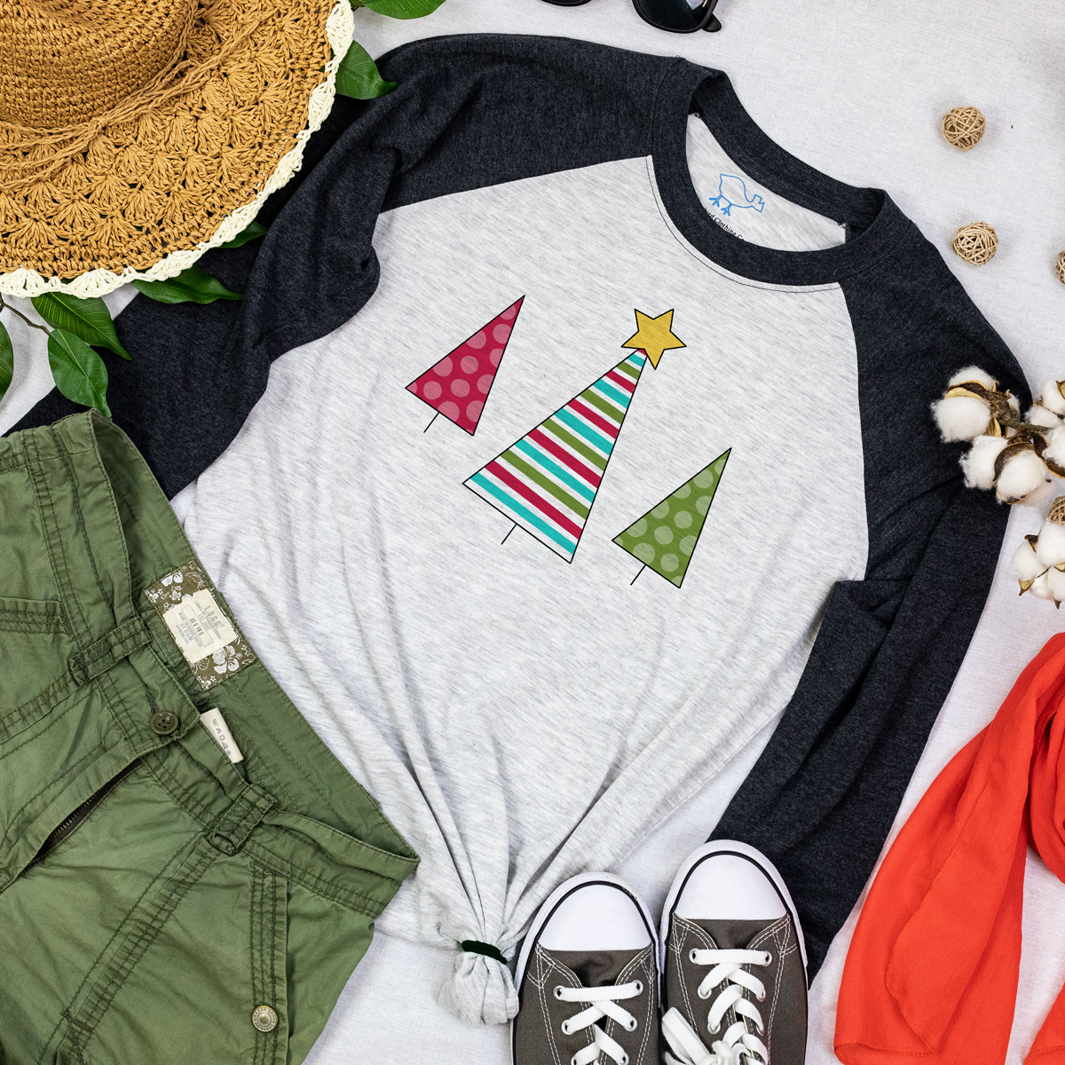 Christmas Pattern "Three Christmas Trees" 3/4-Sleeve Raglan: L / Black 3/4 Raglan